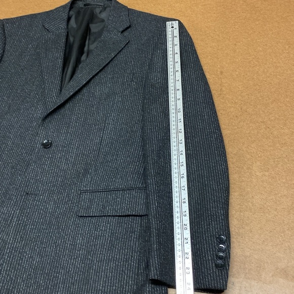 WOW! Vintage ‘80’s men’s Italian pinstripe blazer - Picture 7 of 10